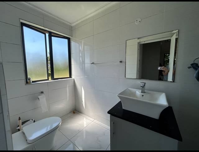 4 BEDROOM FREESTANDING FOR SALE IN PALM LAKES ESTATE